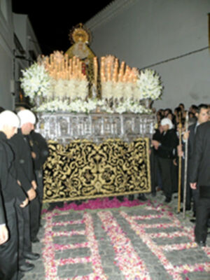 Procesión de gloria de la Virgen de la Soledad de Alcalá del Río con motivo de la imposición del Fajín de S. M. EL Rey Juan Carlos I