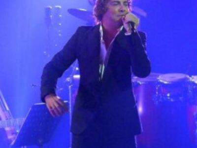 David Bisbal se refugia en el trabajo y en buenas amigas tras su enfrentamiento con Elena Tablada