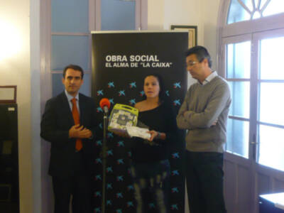 Las instalaciones deportivas de la localidad cuentan desde hoy con un desfibrilador donado por la obra social de La Caixa.(Chipiona)
