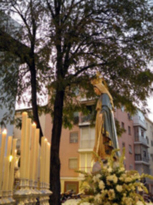 Pio XII y Begoña con la fe de la Milagrosa Sevillana.