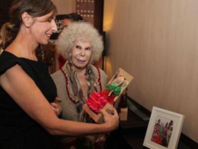 La duquesa de alba inaugura una exposición sobre moda con los trajes que ha lucido a lo largo de su vida