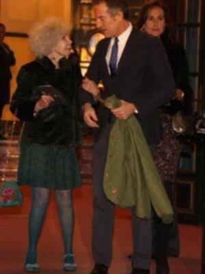 Los Duques de alba en el teatro para ver a Ana Belén