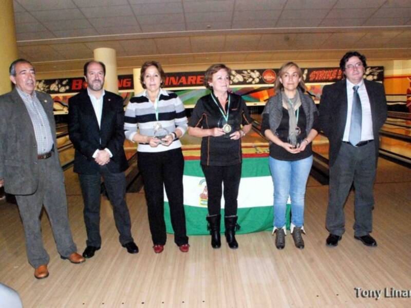 Buen ambiente deportivo en los Campeonatos de Andalucía de bowling celebrados en Linares.