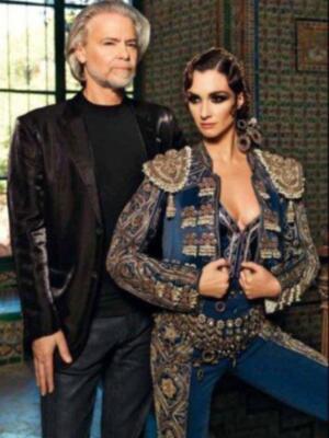 Paz Vega desata la polémica con su foto desnuda junto a una Virgen de Sevilla 