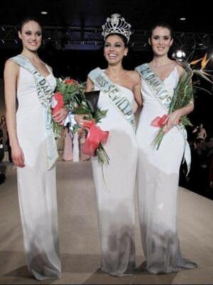 Marina Bernal y Valentin Garcia presentan Miss Sevilla con María José Suárez, Raquel Revuelta y Elisabeth Reyes, trío de Miss España