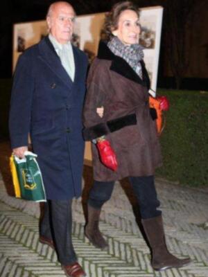 La duquesa de Alba presenta por fin sus memorias con su marido y tres de sus hijos