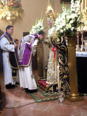 Galería del Besamano de la Stma Virgen de la Esperanza de la Hermandad de Jesús Nazareno de Alcalá del Río