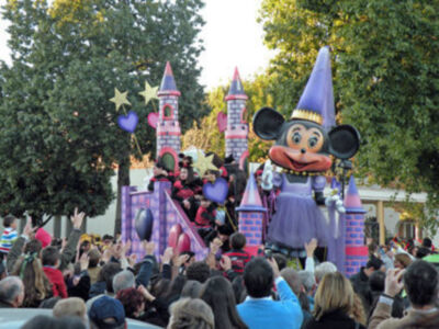 Los Reyes Magos repartieron  ilusión por el barrio de Triana.