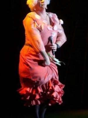 La duquesa de Alba se divierte con imitación que de ella hacen los Morancos 