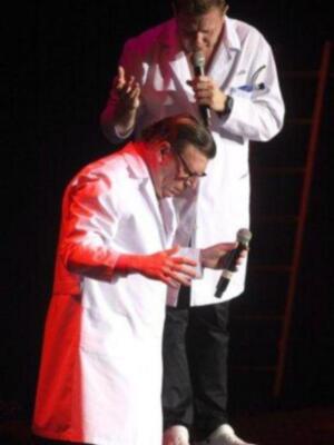 La duquesa de Alba se divierte con imitación que de ella hacen los Morancos 