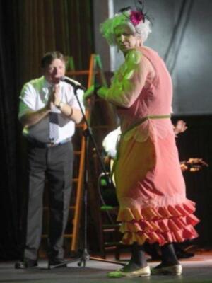 La duquesa de Alba se divierte con imitación que de ella hacen los Morancos 