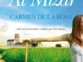 Portada del libro "El Al Mizar" de Carmen de la Rosa, con una mujer sosteniendo un palo en un paisaje rural y un cielo azul claro.