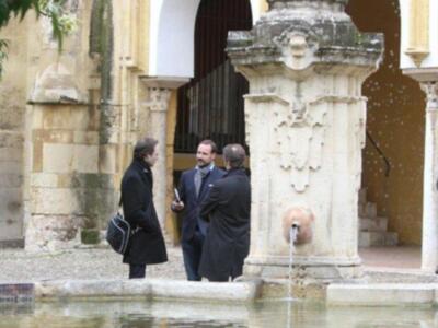 El príncipe haakon de noruega visita privada a Córdoba