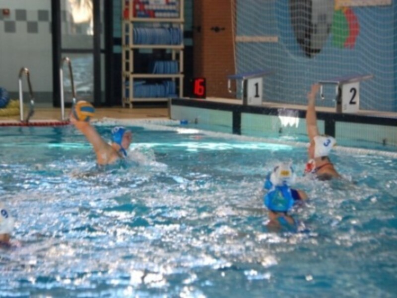 Objetivo nazareno cumplido ante una correosa Universidad Pública de Navarra en waterpolo