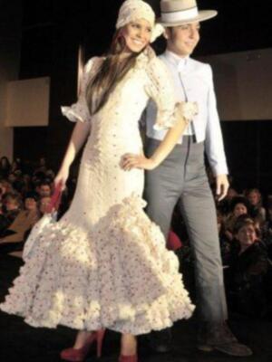 Gloria Camila cumple 16 años sobre la pasarela ante la orgullosa mirada de su padre y su hermano que regreso de Irlanda