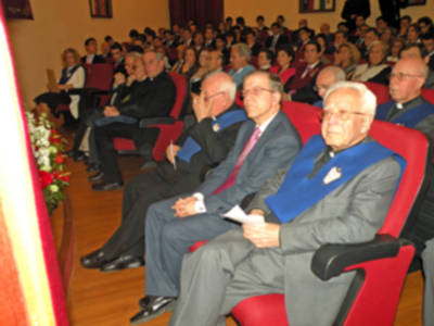 Ilustres Becario de Honor y de la visita extraordinaria a Sevilla de S.E.R. Cardenal Ángelo Amato (SDB), en el Colegio Mayor San Juan Bosco.