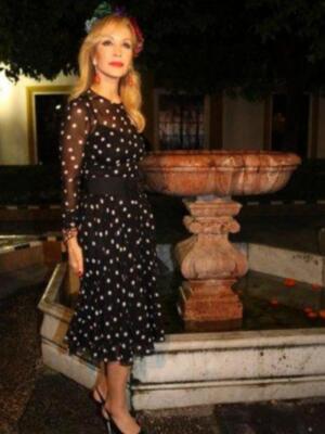 Carmen Lomana inaugura la primavera en Sevilla con la tuna