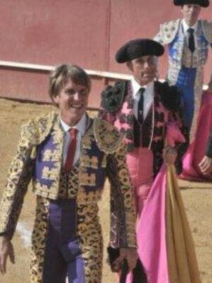 El cordobés celebra el día del padre con sus tres hijos en un festival benéfico