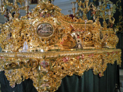 Exposición del  magnífico paso procesional del Cristo de la Vera-cruz de Alcalá del Rio. 