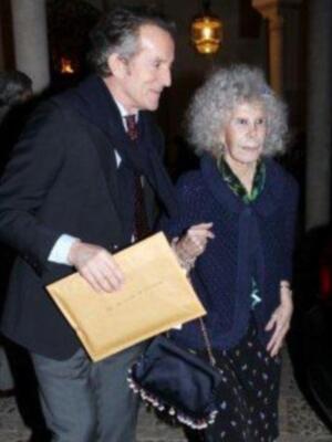 Los duques de Alba asisten al pregón del costalero que dio Rafael Peralta