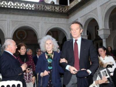 Los duques de Alba asisten al pregón del costalero que dio Rafael Peralta