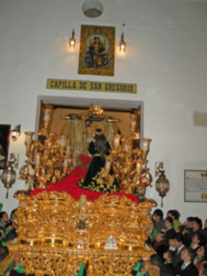 La lluvia da una tregua a la madrugada ilipense, y la Hermandad de la Vera-cruz, estreno su paso y su cuadrilla de romanos.