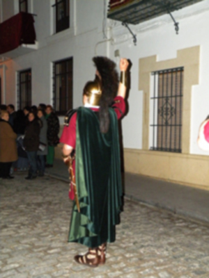 La lluvia da una tregua a la madrugada ilipense, y la Hermandad de la Vera-cruz, estreno su paso y su cuadrilla de romanos.