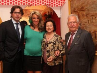 Numerosos personajes conocidos en Feria de Sevilla 2012