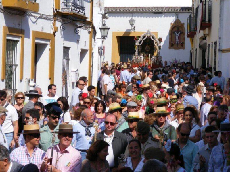El martes 22, Salida de las Carretas de Gines hacia El Rocío, Fiesta de Interés Turístico de Andalucía