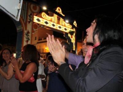 El cantante y periodista Mario Vaquerizo "pregonó" la Feria de Lora del Río en la noche del miércoles 30 de mayo