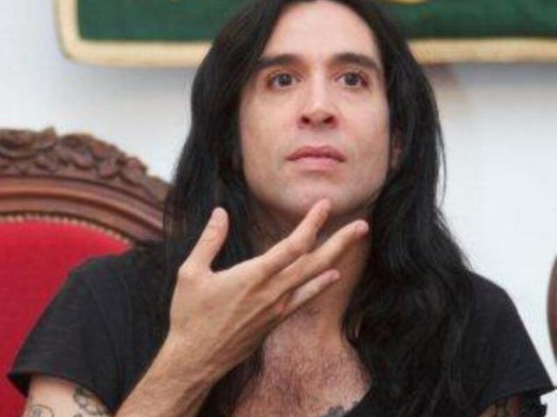 El cantante y periodista Mario Vaquerizo "pregonó" la Feria de Lora del Río en la noche del miércoles 30 de mayo