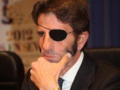 Padilla triunfa y pone banderillas con parche de diseño en un ojo