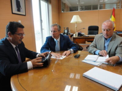 Antonio Peña se reúne con el Subdelegado del Gobierno para tratar la situación de las viviendas ilegales con orden de demolición(Chipiona) 