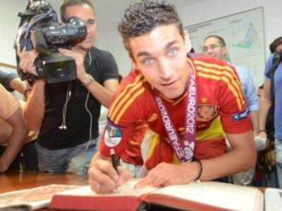 Jesús Navas, recibido como un héroe en su pueblo, Los Palacios