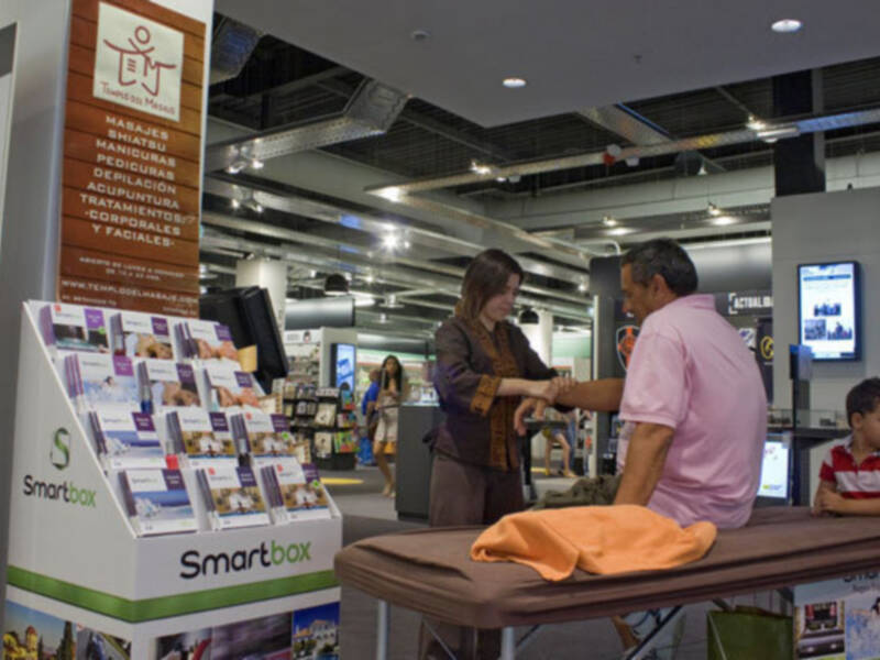 El Templo del Masaje realiza demostraciones de sus cofres para regalo Smartbox en los establecimientos Fnac