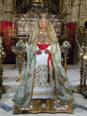 La Virgen de los Reyes patrona de la Archidiócesis de Sevilla, ha regresado a la capilla Real.