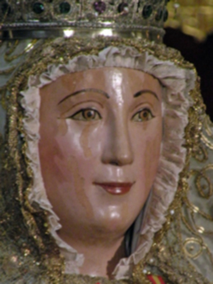 La Virgen de los Reyes patrona de la Archidiócesis de Sevilla, ha regresado a la capilla Real. 