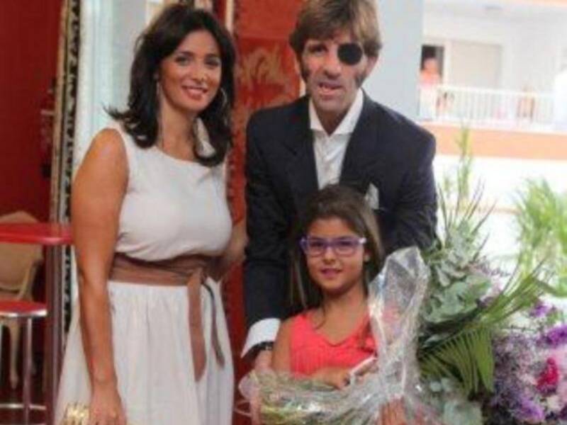 Juan José Padilla con su mujer y su hija Paloma presentó su biografía en Chipiona