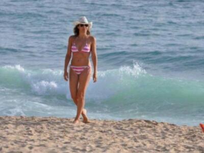 Raquel Revuelta disfruta en bikini de las playas de Cádiz, en plena forma física