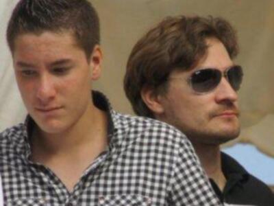 Gloria Mohedano con su familia, los únicos que presenciaron el paso de la virgen de regla  en la casa de Rocío Jurado