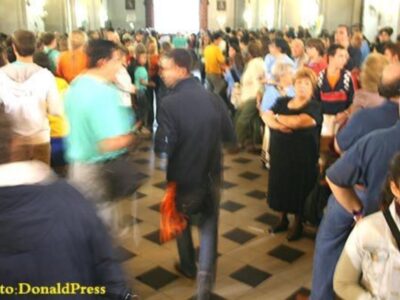Don Bosco convocó a su alrededor a miles de personas en Sevilla, como la Gran Familia Salesiana que, somos en torno a nuestro Padre y Maestro San Juan Bosco.
