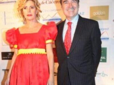 Luis Alfonso de Borbón y su esposa padrinos de la magnifica fiesta aniversario de la revista Escaparate en Sevilla