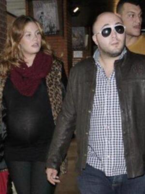 Kiko Rivera y Jessica Bueno salen de la clinica tras ser  padres  