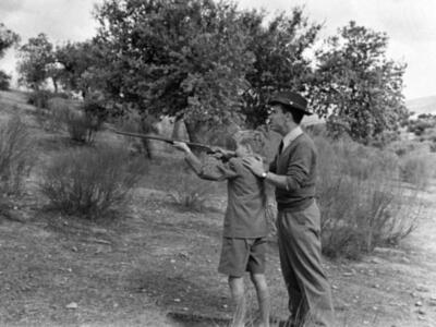 Los duques de Alba asisten a la presentación de  la biografía del rey