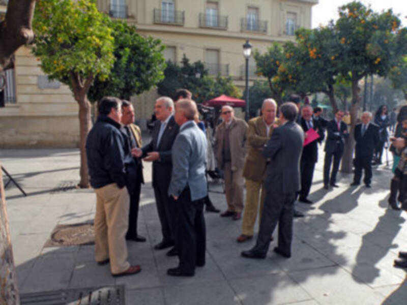 Sevilla. EL sábado los empresarios de Estepa hicieron entrega en el acto de 1500 kilos de Productos Navideños para las familias necesitada de Sevilla.