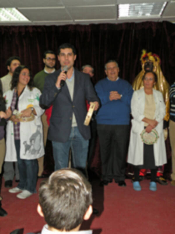 El cartero Real de las Hermandades de víspera visito el Hospital Macarena