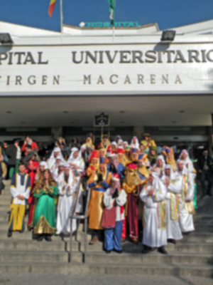 El cartero Real de las Hermandades de víspera visito el Hospital Macarena