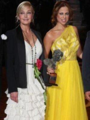 Alfonso Díez ejerce de duque de alba y entrega premio a Bo Derek