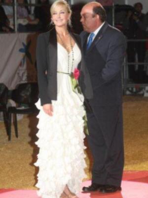 Alfonso Díez ejerce de duque de alba y entrega premio a Bo Derek