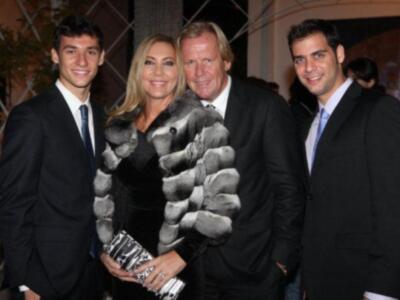 Alfonso Díez ejerce de duque de alba y entrega premio a Bo Derek